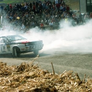 audi quattro di traverso al rally legend